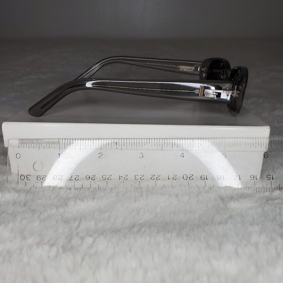 Gucci - Unisex Sunglasses - Clear Plastic Grey frame with Black Lens. - Picture 4 of 4